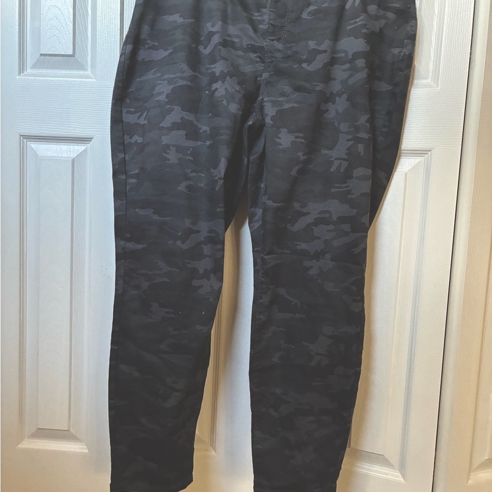 Vanilla Star Black Pull-On Pants, Size 18